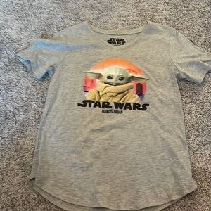 STAR WARS MANDALORIAN 🛸
Made 3/2020
Graphic Tee with Baby Yoda/Grogu